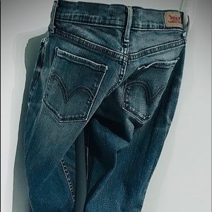 Levi’s 524 Skinny Juniors